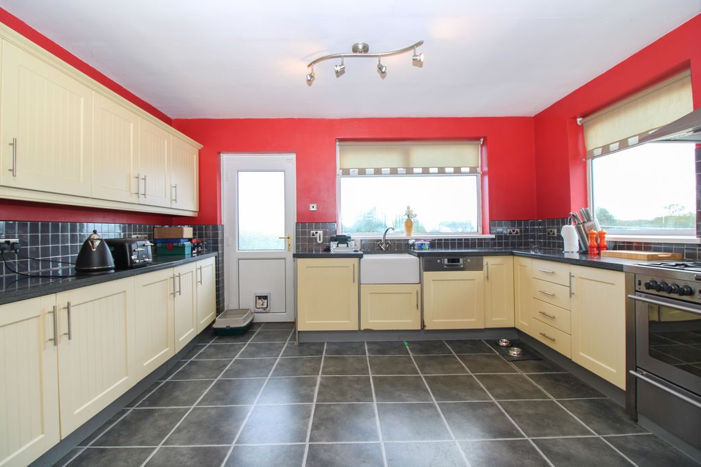 Property photo 3 of 9 Kitchen/Diner