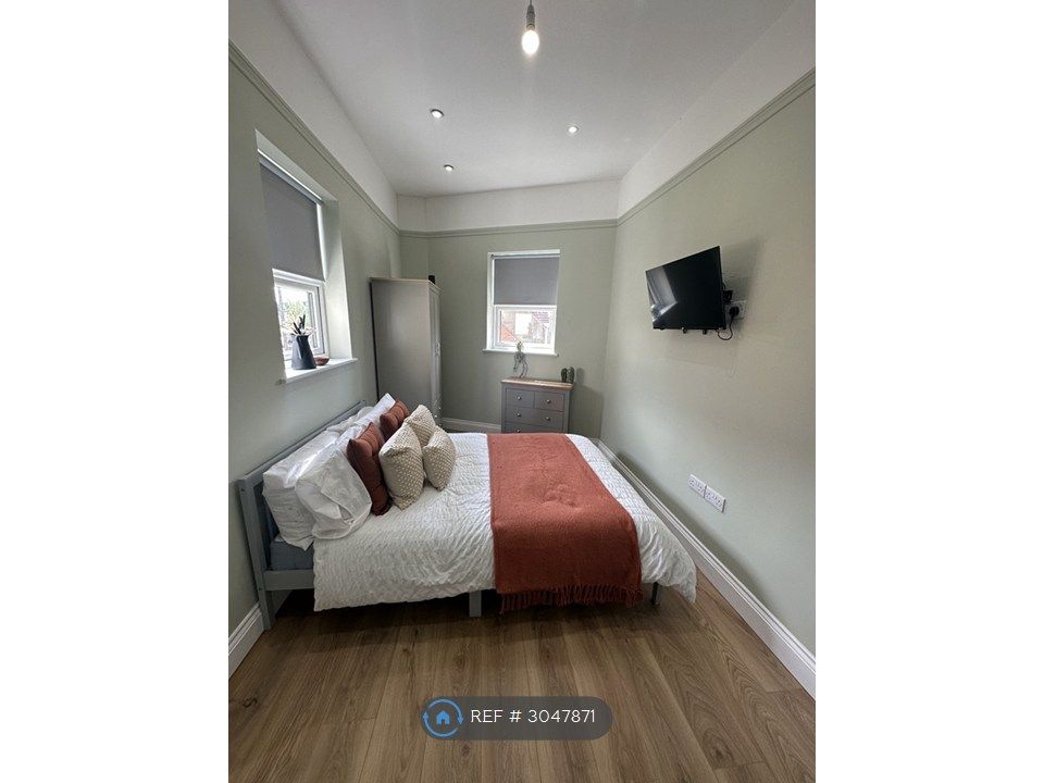 Property photo 3 of 7 Room 4