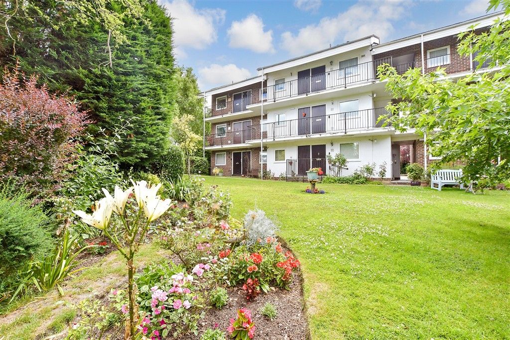 Property photo 2 of 15 Communal Gardens