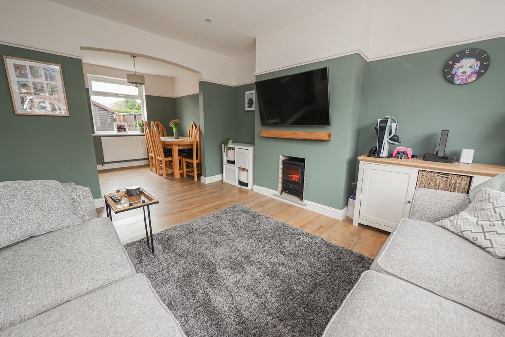 Property photo 2 of 19 4121171