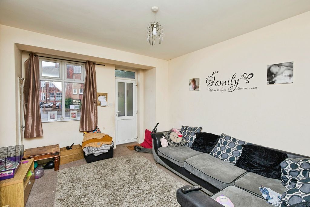 Property photo 2 of 17 Photo