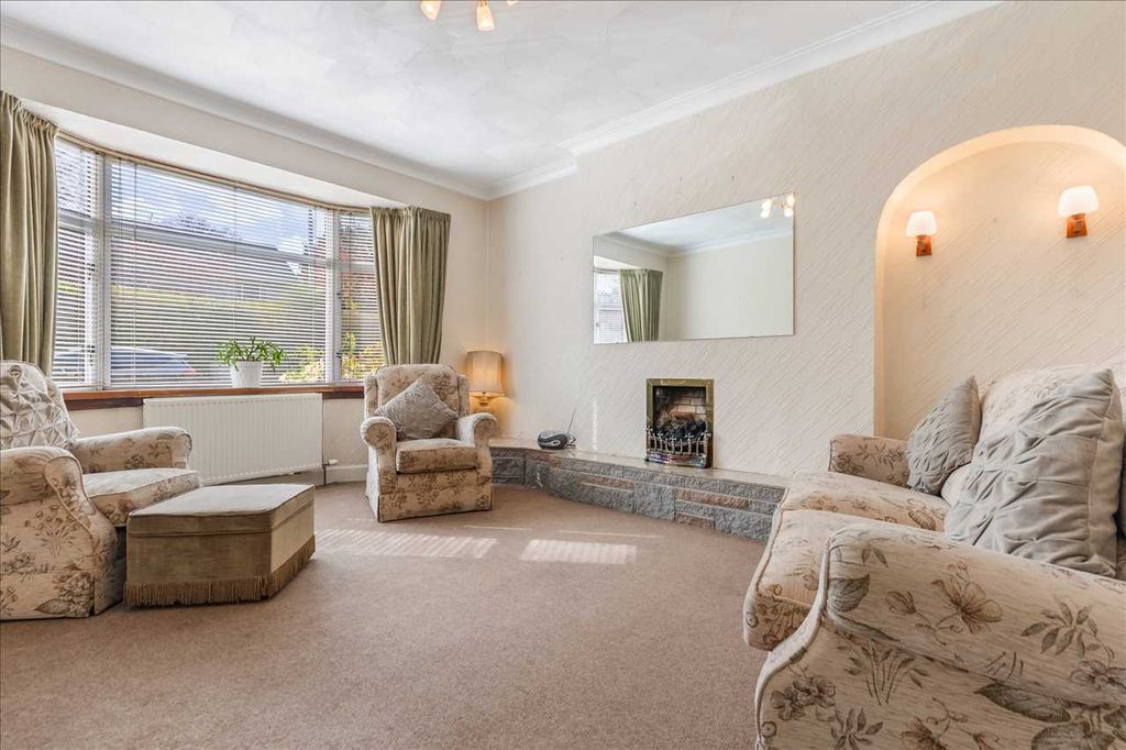 Property photo 3 of 27 Lounge