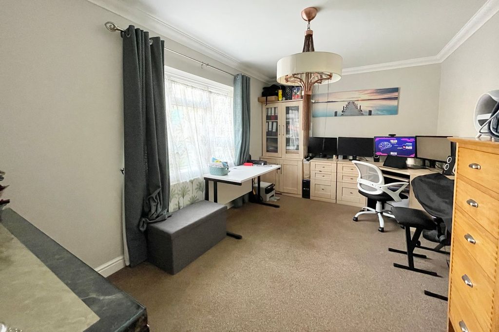 Additional image 13 of 5 bed detached house for saleWoodcot Gardens, Farnborough GU14