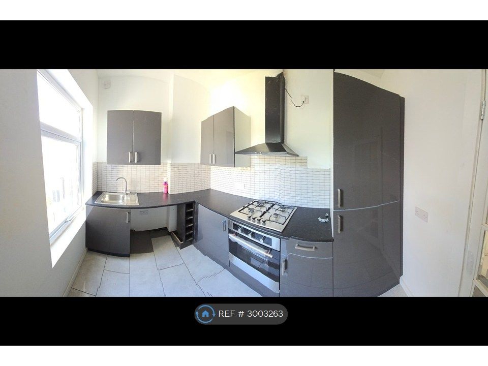 Property photo 1 of 5 Kitchen