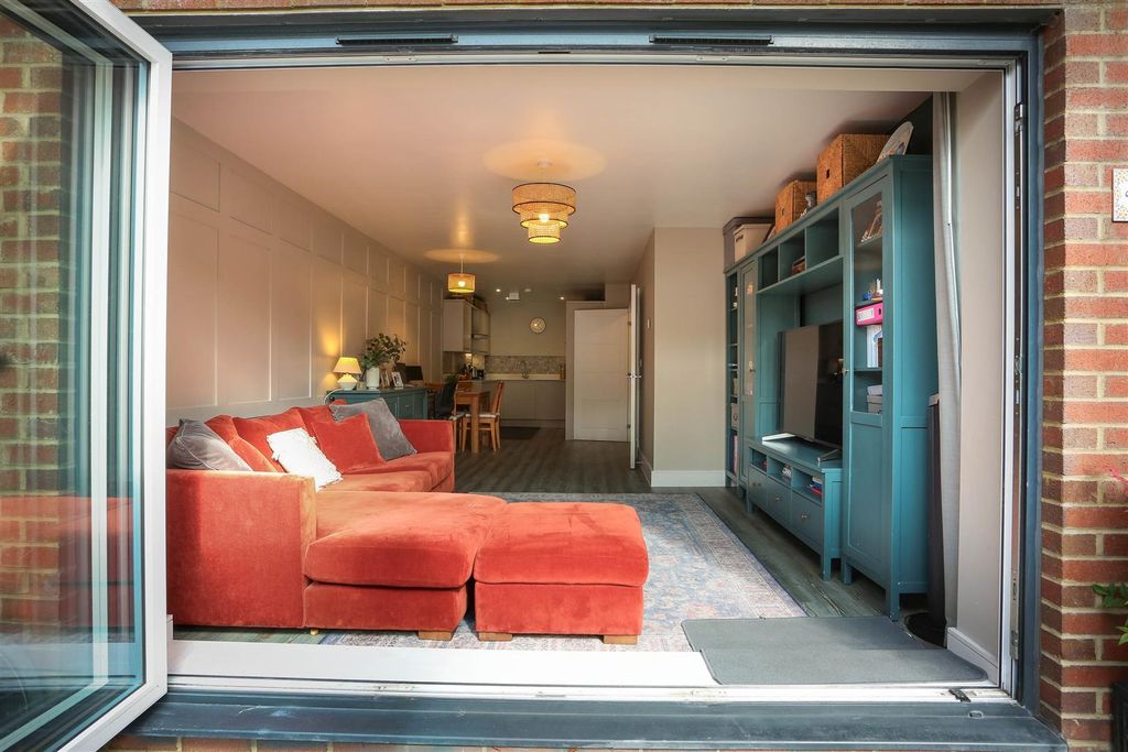 Property photo 3 of 21 1544766104 - 14.Jpg