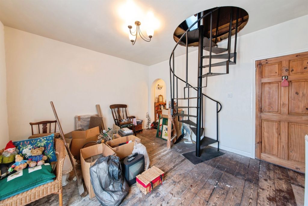 Property photo 3 of 17