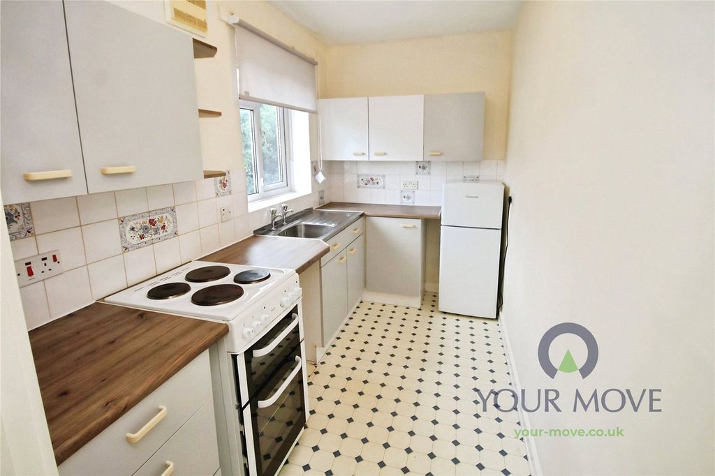 Property photo 2 of 8 Kitchen