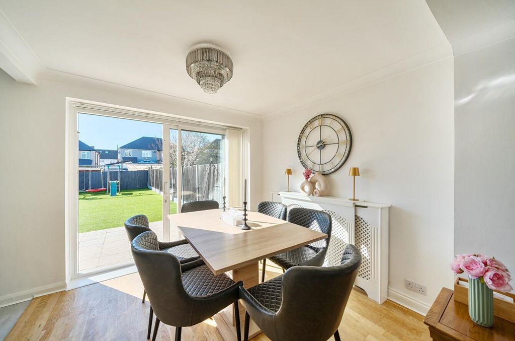 Property photo 3 of 19 Davidson Frost-Wellings, Dfw, Langland Crescent, O