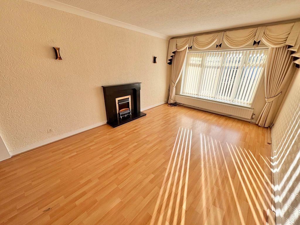 Property photo 2 of 32