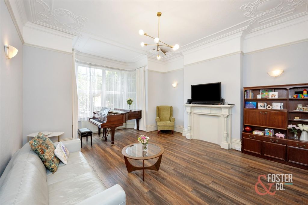 Property photo 2 of 29 Wilbury Villas, 30-001.Jpg