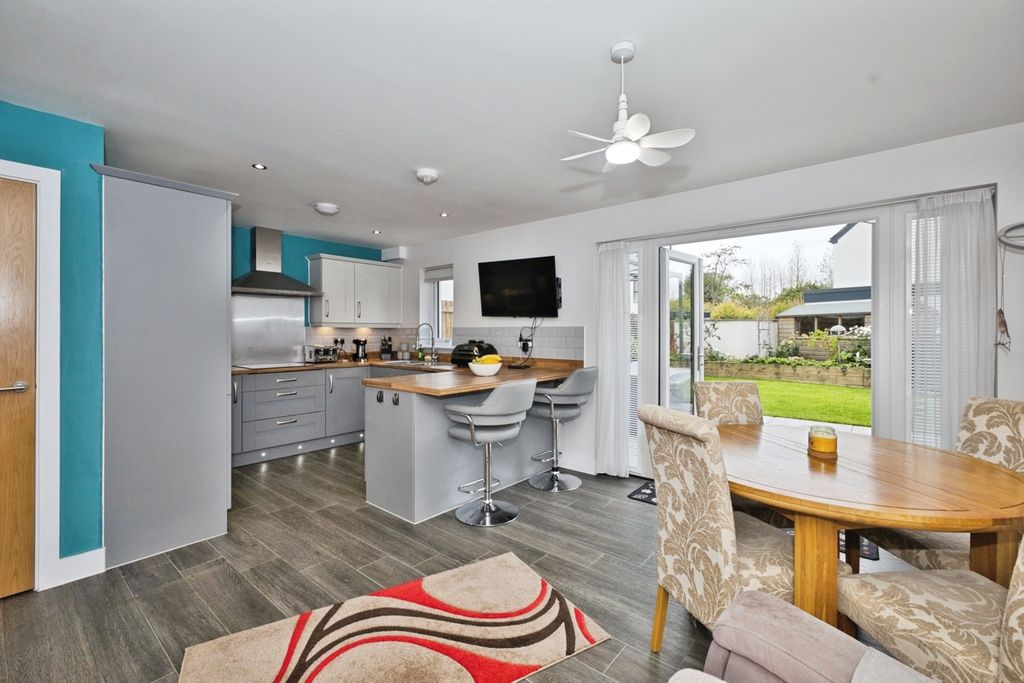 Property photo 2 of 11 Photo