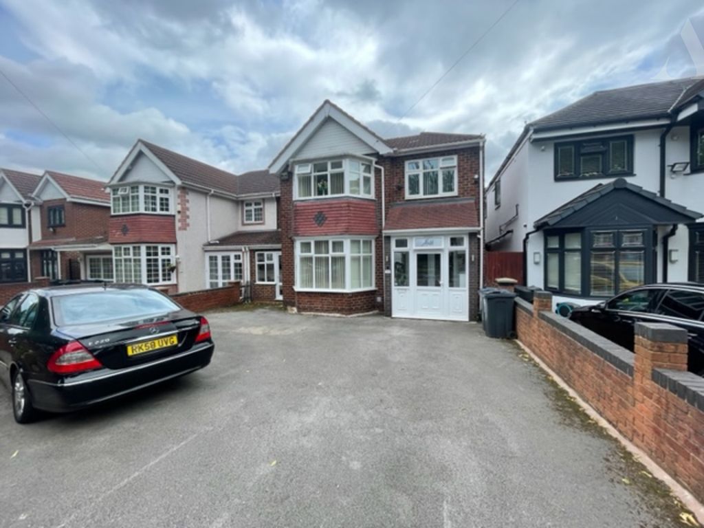 Property photo 1 of 16 208 Stetchford Road Front