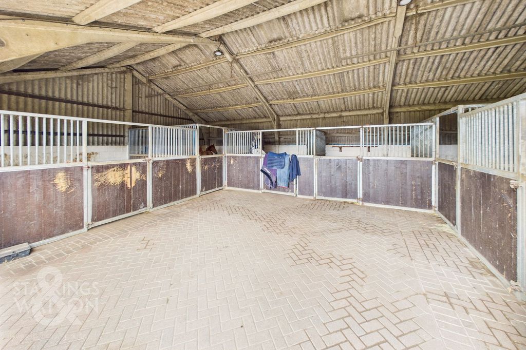 Property photo 3 of 49