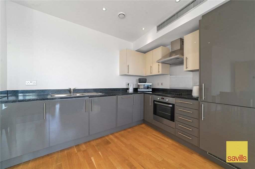 Property photo 3 of 17 Kitchen