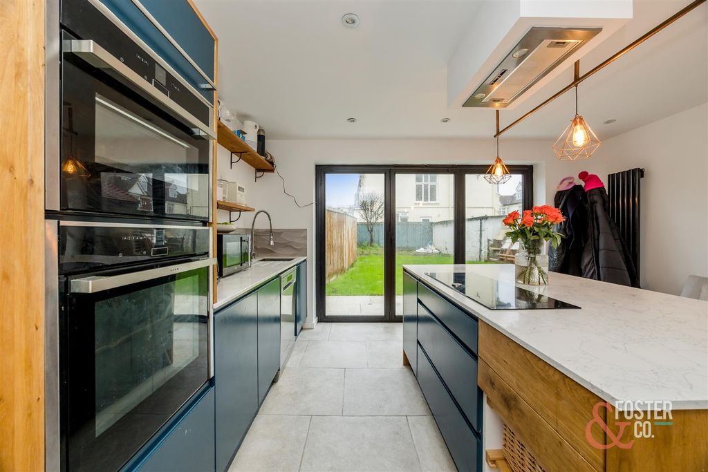 Property photo 1 of 18 Kingsway, 305, Flat 1-11.Jpg