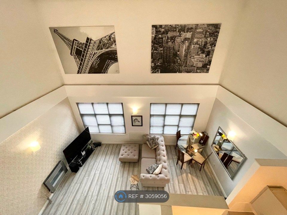 Property photo 1 of 15 Living Room/Dining Area
