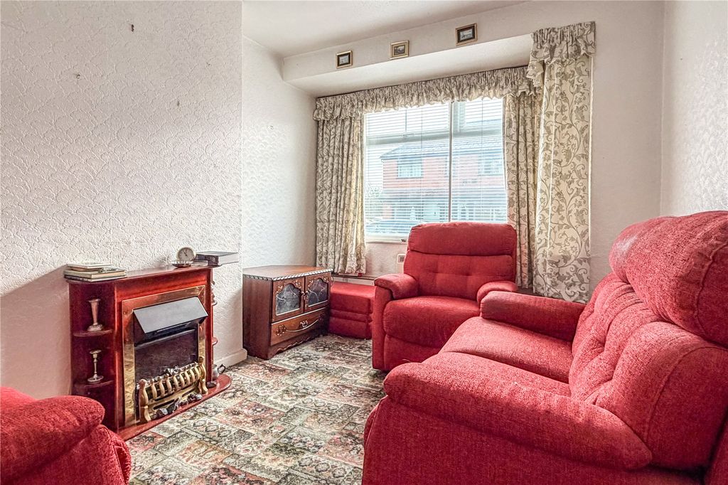 Property photo 3 of 15 Lounge