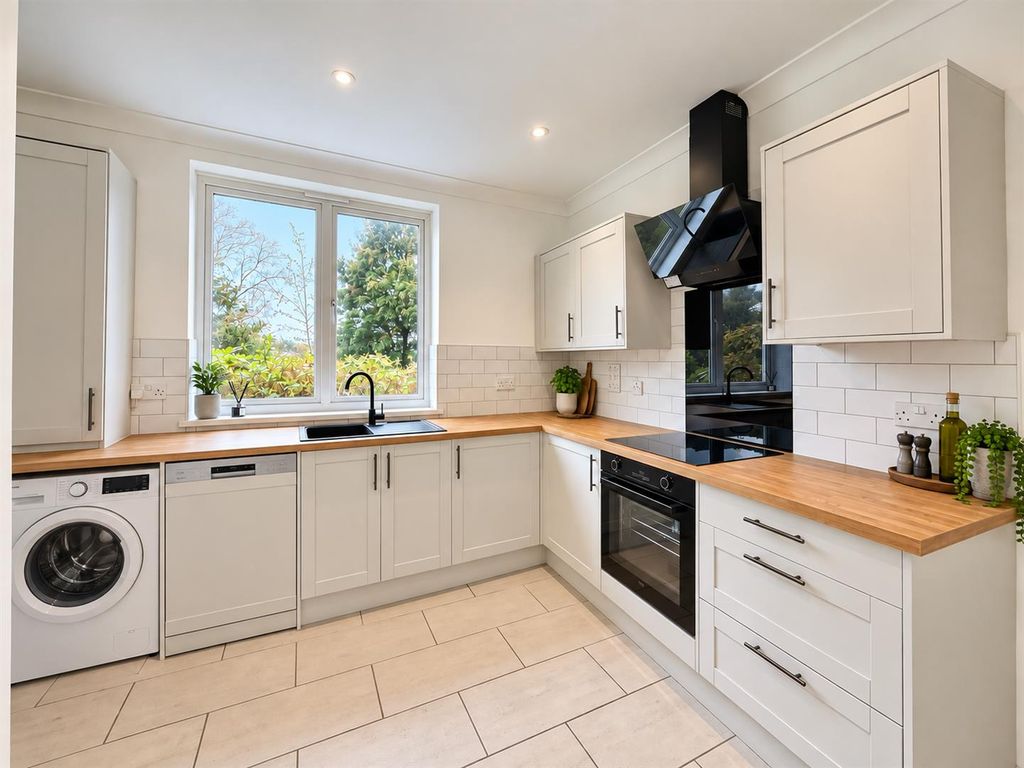 Property photo 3 of 13 Kitchen.Png