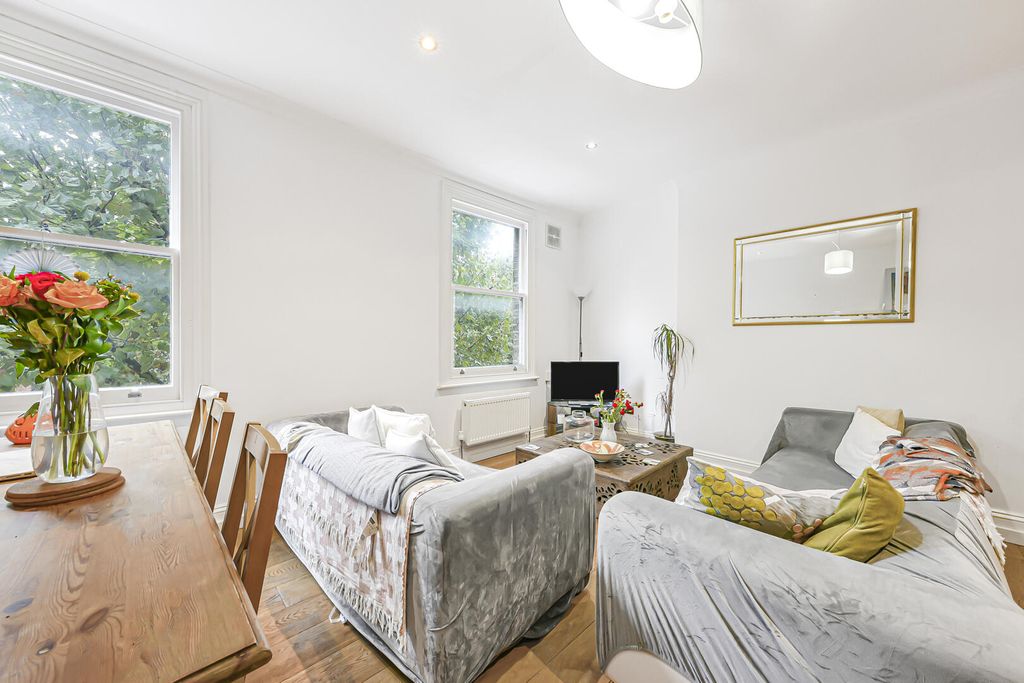 Property photo 3 of 18 Living Room