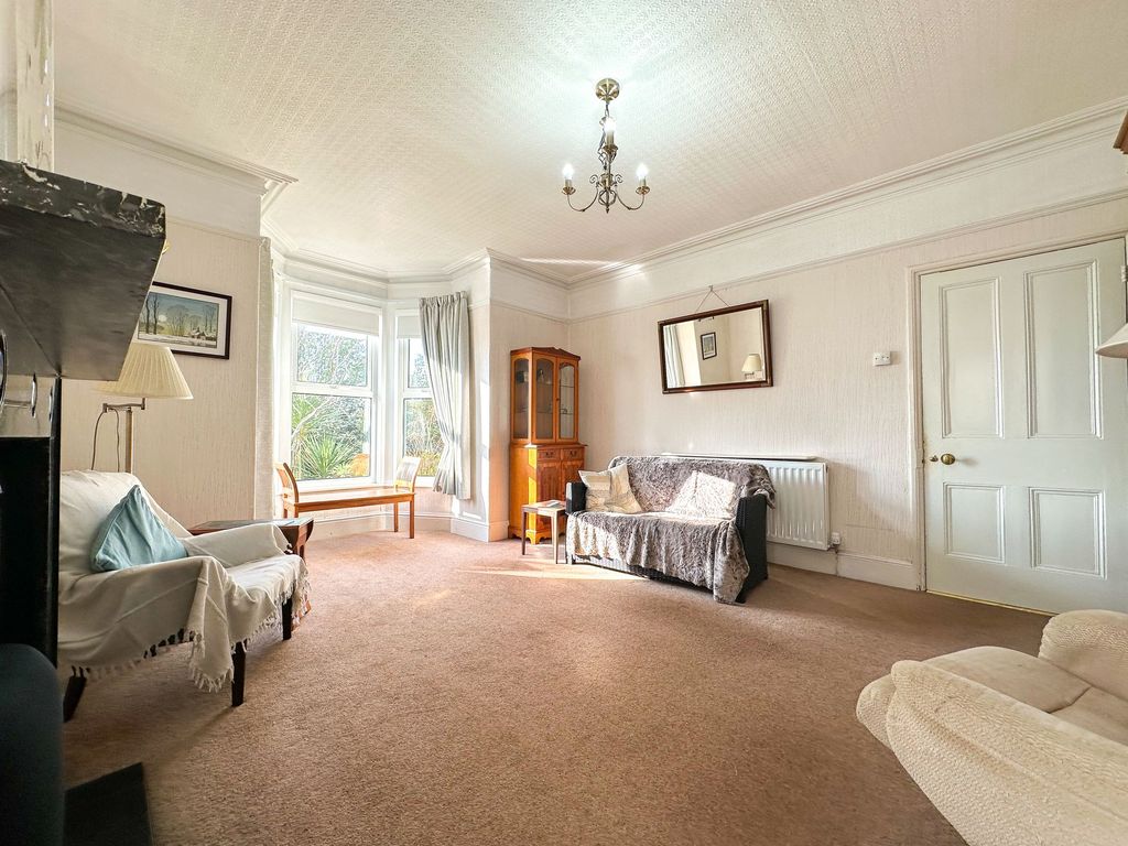 Property photo 3 of 37