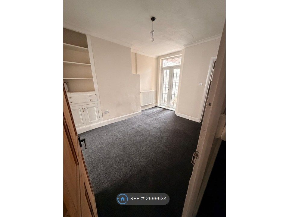 Property photo 3 of 7 Dining Room