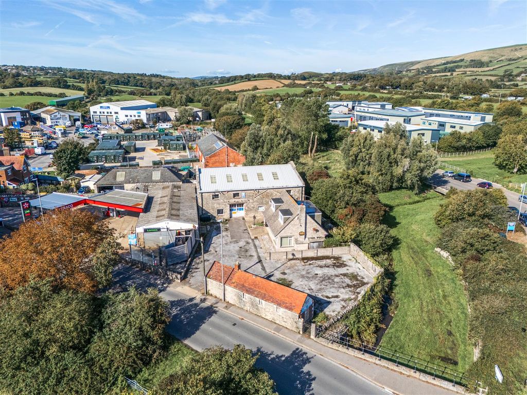 Property photo 1 of 19 1360404-Dji_20250929112414_0579_D (5).Jpg