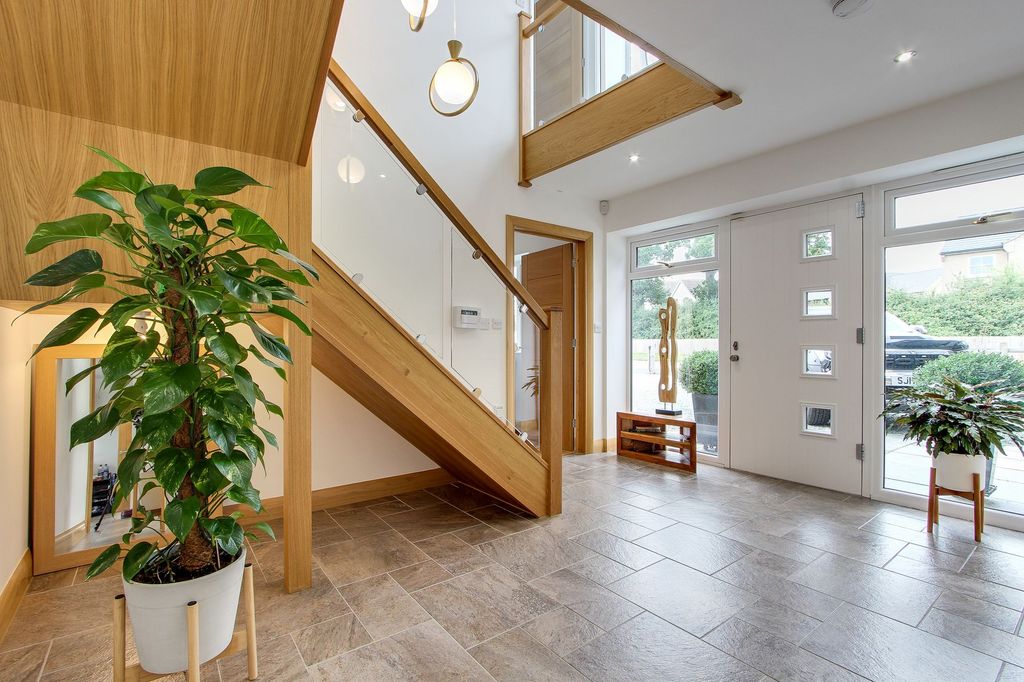 Property photo 2 of 35