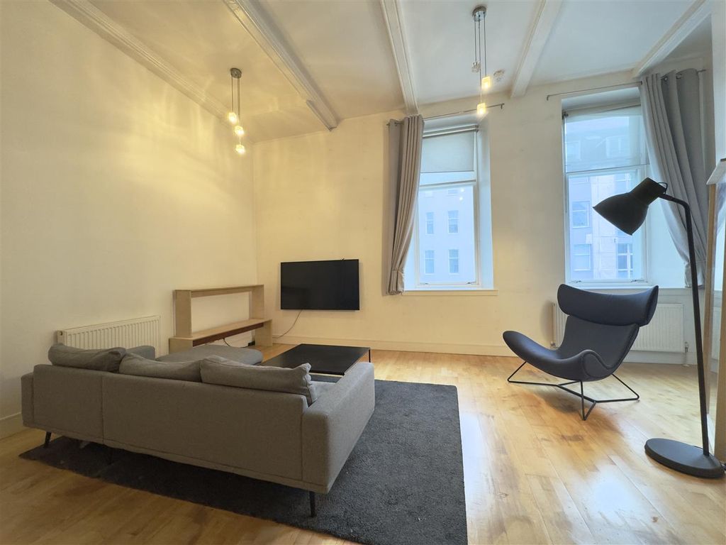 Property photo 2 of 13 Lounge/Kitchen/Dining