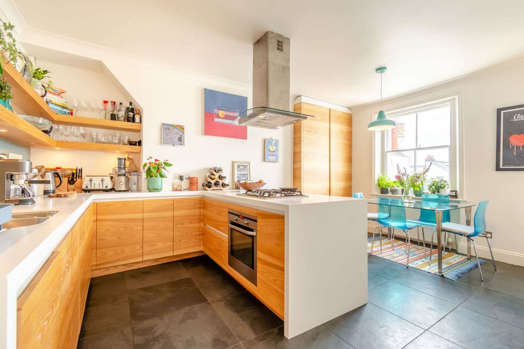 Property photo 3 of 19 Kitchen/Breakfast