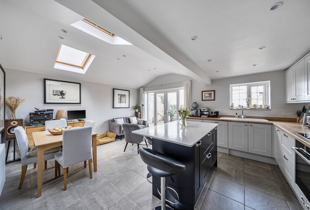 Property photo 2 of 24 Kitchen