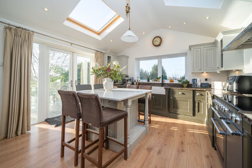 Property photo 3 of 30