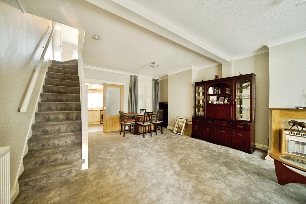 Property photo 2 of 17 Photo