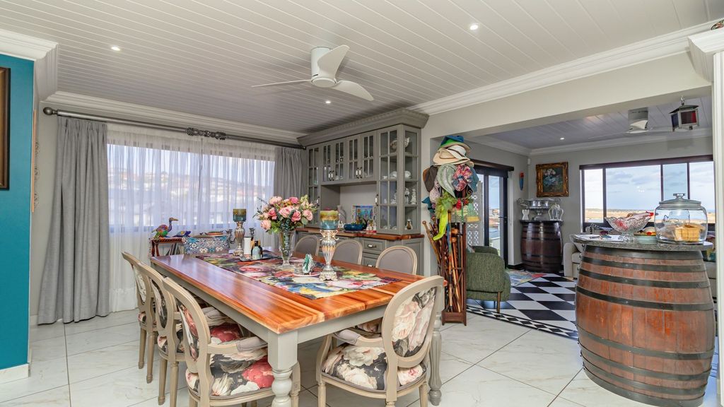 Property photo 2 of 38