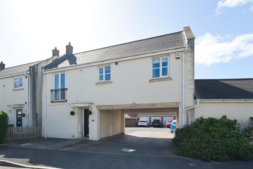 Property photo 1 of 14 Front