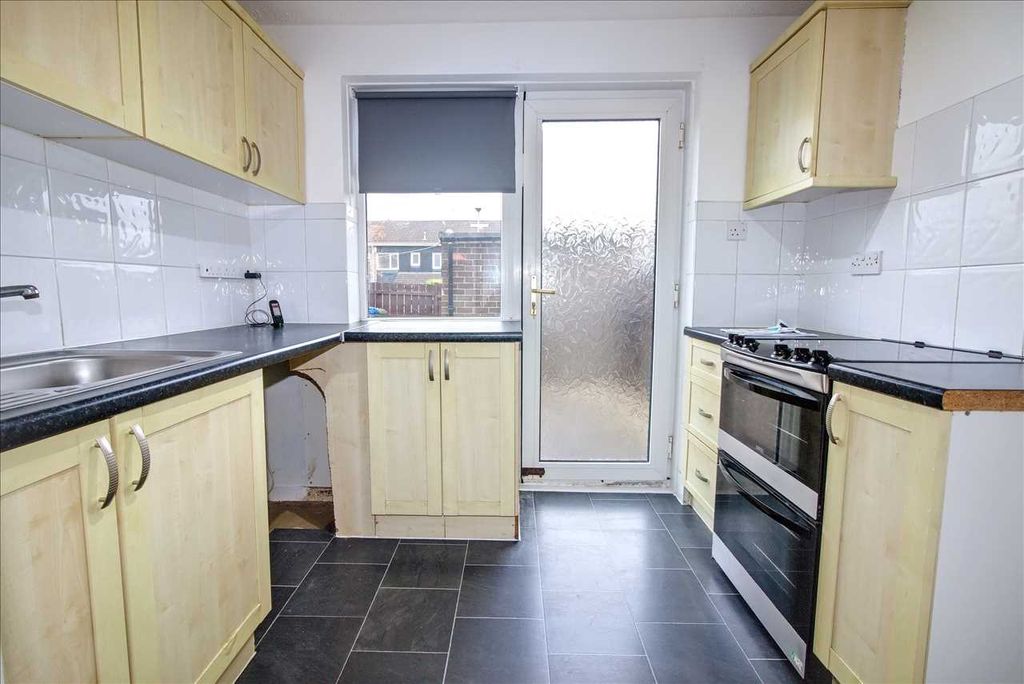 Property photo 3 of 7 Kitchen