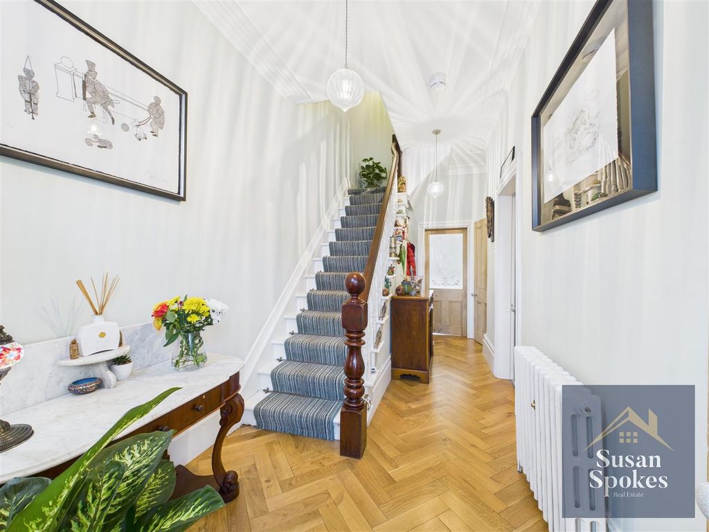 Property photo 2 of 30 Cam01858G0-Pr0215-Still035.Jpg