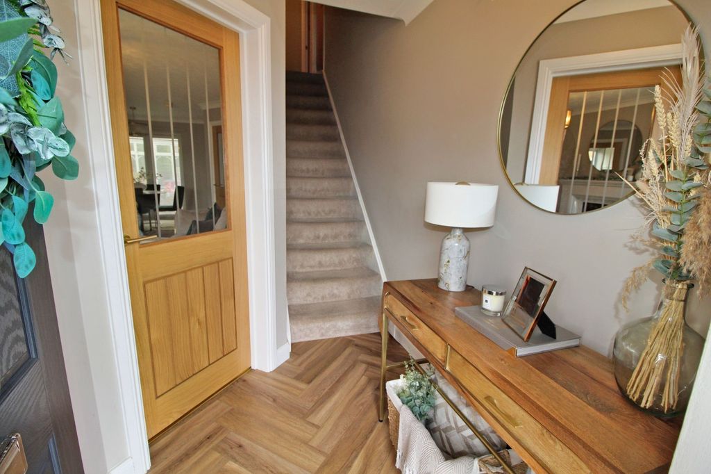 Property photo 2 of 25 Hallway