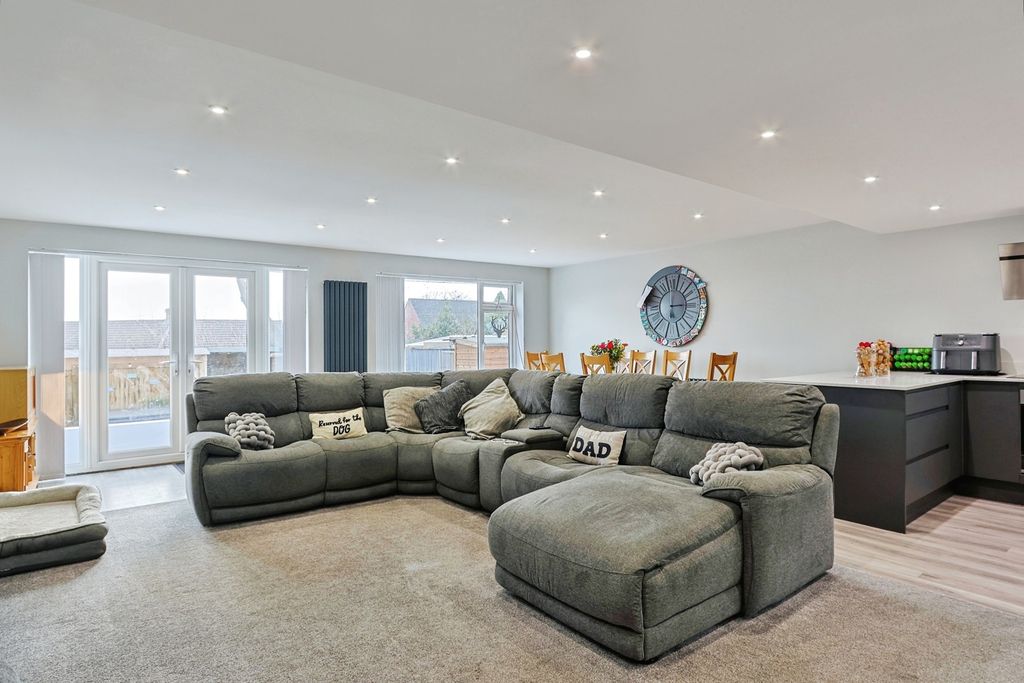 Property photo 2 of 19 Pbox-Img.Jpg