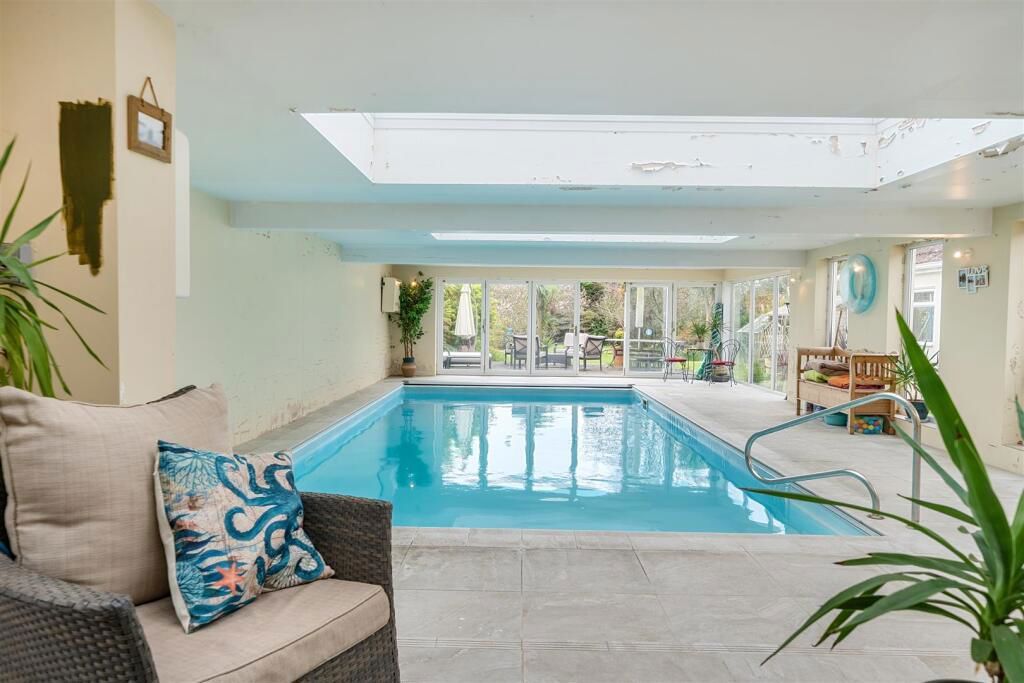 Property photo 2 of 20