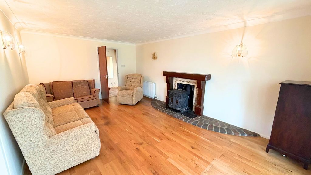 Property photo 2 of 23