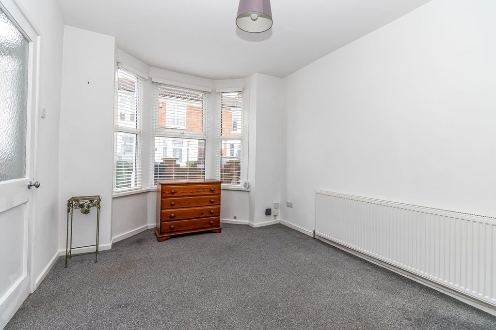 Property photo 3 of 19 .