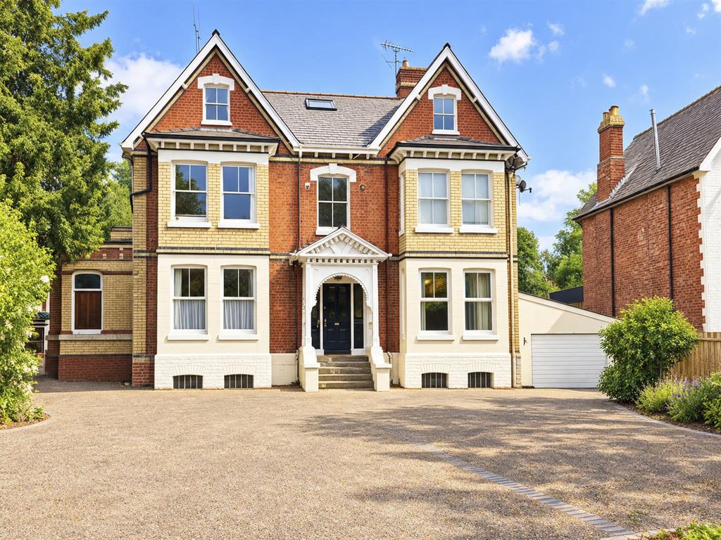 Property photo 1 of 11