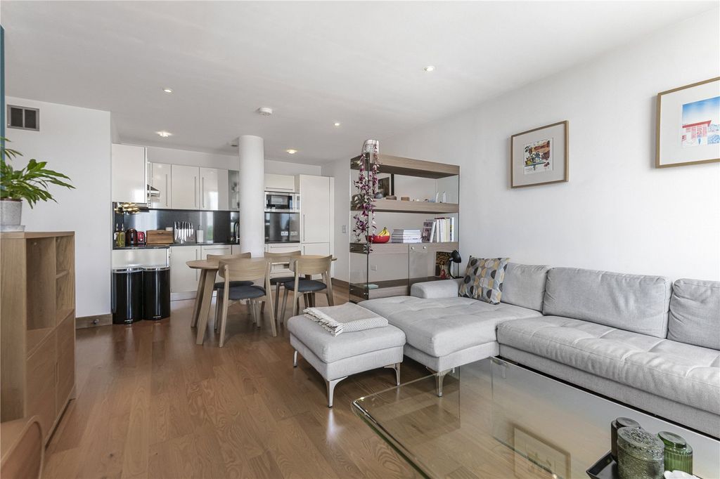 Property photo 1 of 21 Reception/Kitchen