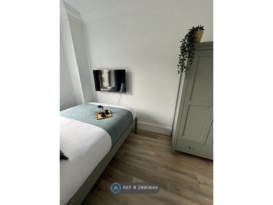 Property photo 2 of 11 Room 3