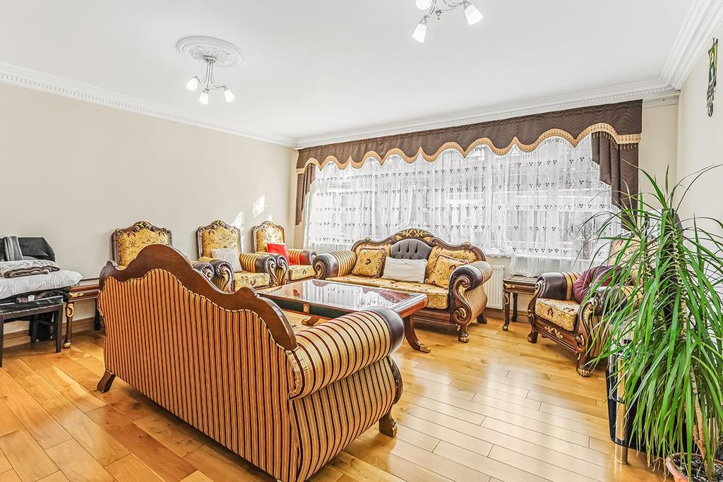 Property photo 3 of 28