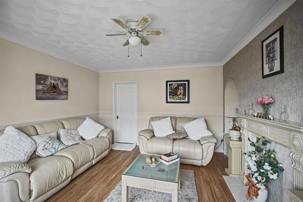 Property photo 3 of 18 Sutherland Avenue-15.Jpg