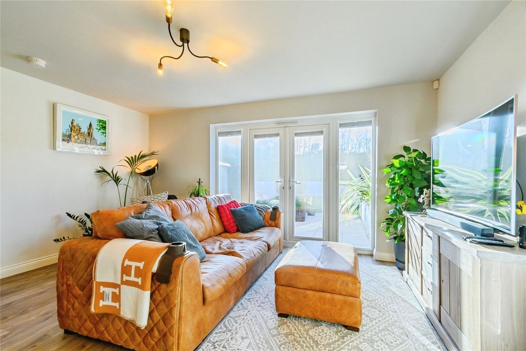 Property photo 3 of 24 Living/Kitchen Area