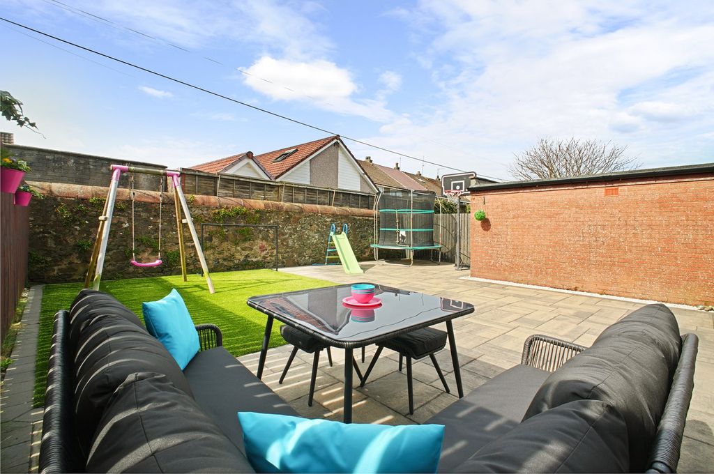 Property photo 3 of 25