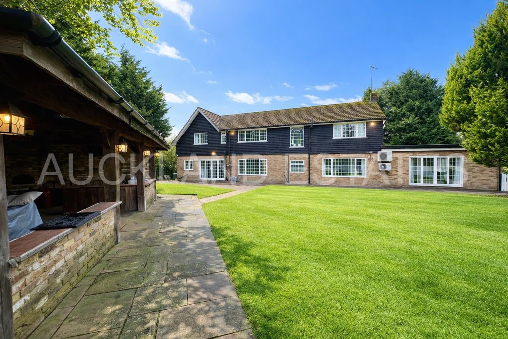 Additional image 35 of 5 bed detached house for saleFoxes Lane, Brookmans Park AL9