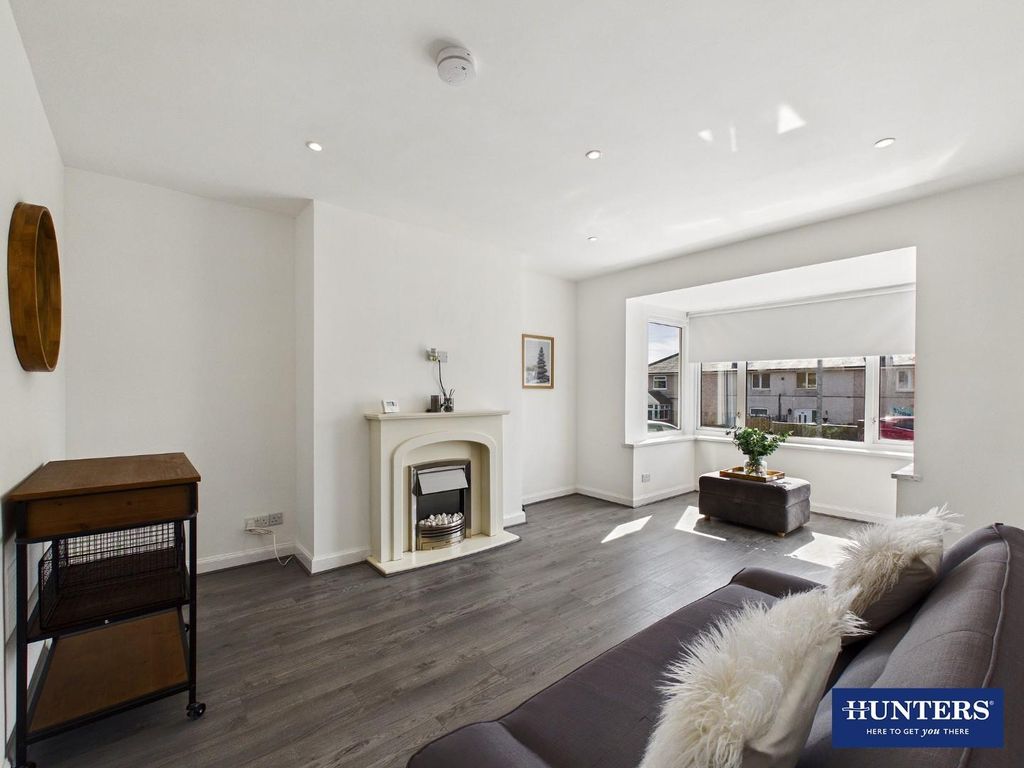 Property photo 2 of 17 Living Room